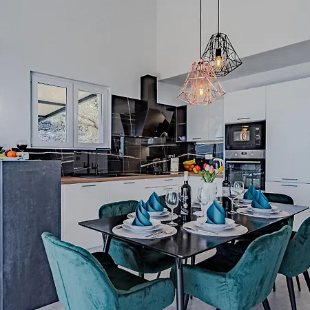 Nyaraló Stunning In Blato With House Sea View